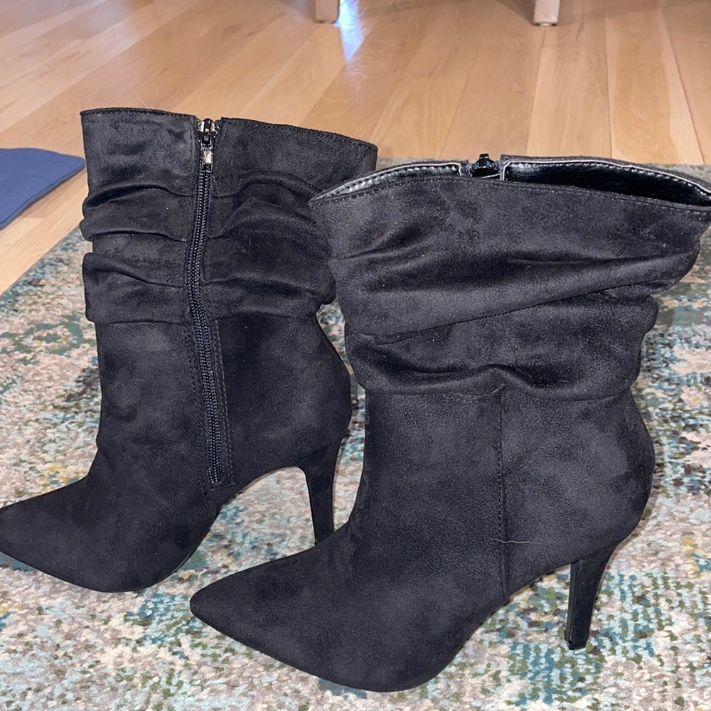 Size 7- Black heeled booties